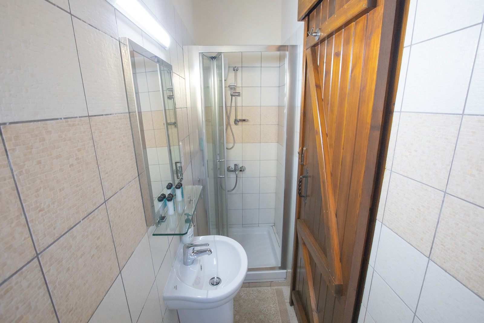 Standard Studio - Ground Floor thumbnail 2